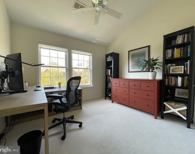 102 Lounsbury Place - Photo Thumbnail 14