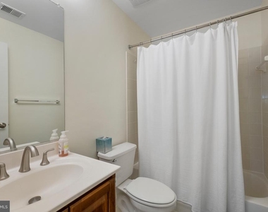 102 Lounsbury Place - Photo Thumbnail 16