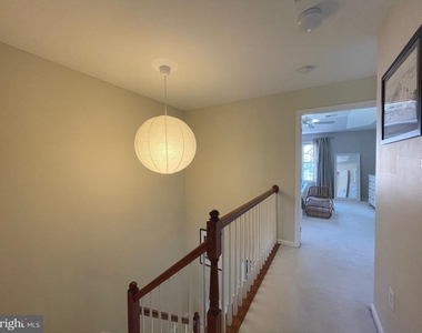 102 Lounsbury Place - Photo Thumbnail 15