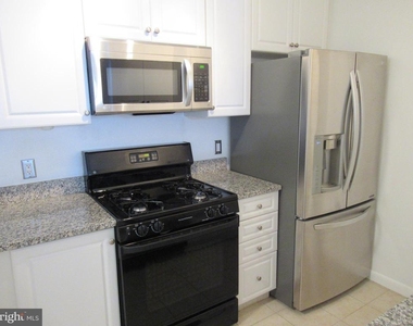 851 N Glebe Road - Photo Thumbnail 4