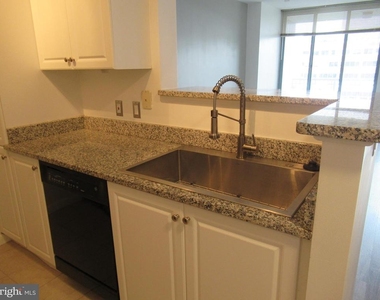 851 N Glebe Road - Photo Thumbnail 6