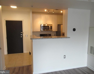 851 N Glebe Road - Photo Thumbnail 7