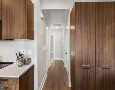 1106 Highland - Photo Thumbnail 7