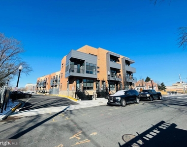 1106 Highland - Photo Thumbnail 5