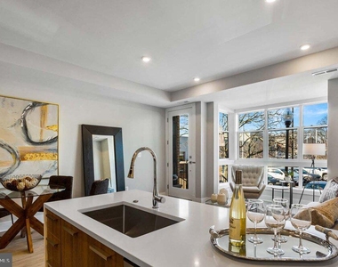 1106 Highland - Photo Thumbnail 10