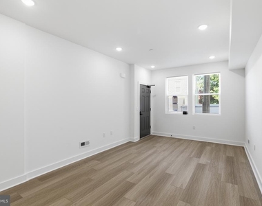 2505 N 11th Street - Photo Thumbnail 2