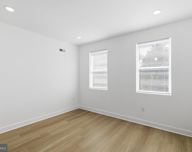 2310 N Sydenham Street - Photo Thumbnail 4