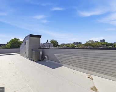 2310 N Sydenham Street - Photo Thumbnail 3