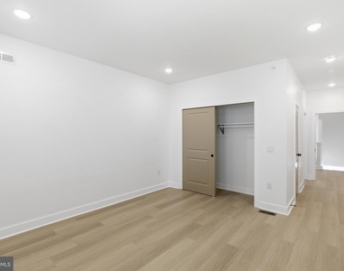 2310 N Sydenham Street - Photo Thumbnail 9