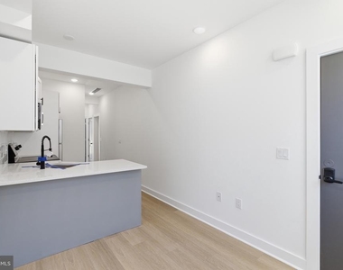 2123 N 9th Street - Photo Thumbnail 2