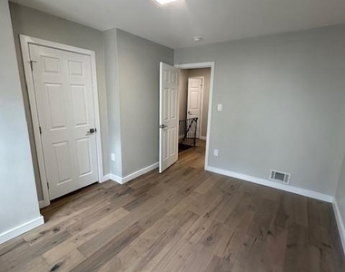 2723 Sears Street - Photo Thumbnail 3