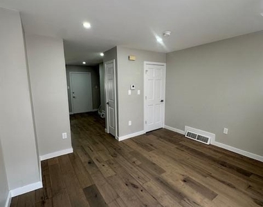 2723 Sears Street - Photo Thumbnail 10
