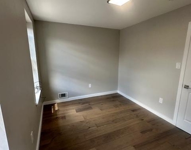 2723 Sears Street - Photo Thumbnail 6