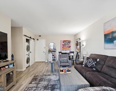 135 S 19th Street - Photo Thumbnail 1
