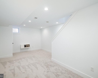 1532 Catharine Street - Photo Thumbnail 11