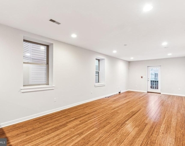 1418 Christian Street - Photo Thumbnail 12