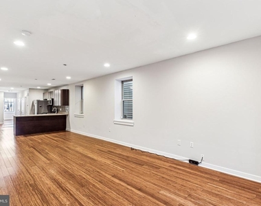 1418 Christian Street - Photo Thumbnail 5