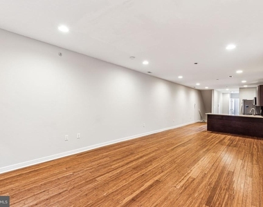 1418 Christian Street - Photo Thumbnail 3
