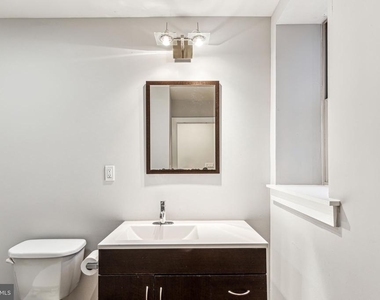 1418 Christian Street - Photo Thumbnail 10
