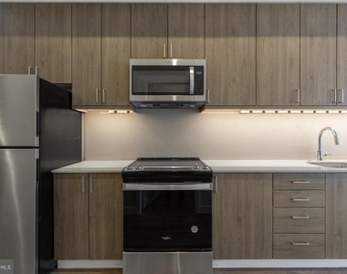 525 N 41st Street - Photo Thumbnail 4