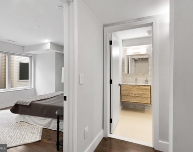 1321 S Woodstock Street - Photo Thumbnail 9
