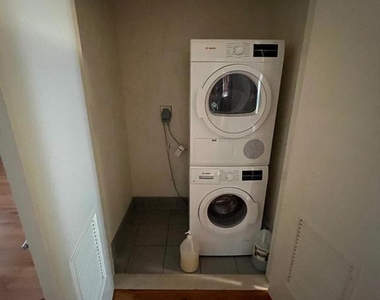 1425 Locust Street - Photo Thumbnail 9