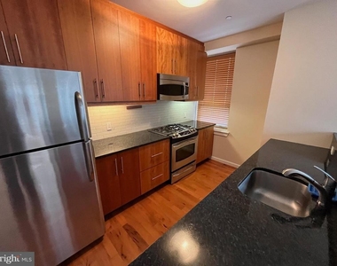 1425 Locust Street - Photo Thumbnail 6