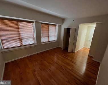 1425 Locust Street - Photo Thumbnail 4