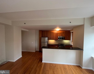 1425 Locust Street - Photo Thumbnail 5