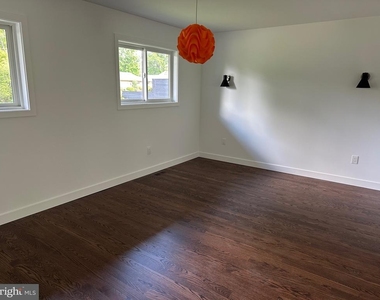 713 Woodfield Road - Photo Thumbnail 3