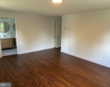 713 Woodfield Road - Photo Thumbnail 6