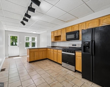 431 Iroquois Street - Photo Thumbnail 3