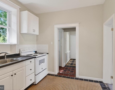 332 W Washington Street - Photo Thumbnail 4