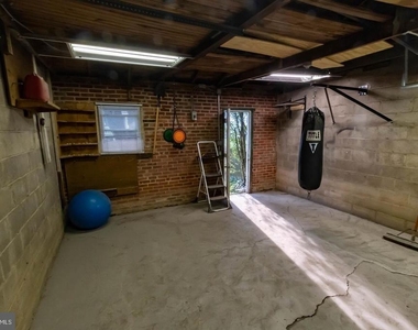 335 Stuart Avenue - Photo Thumbnail 15