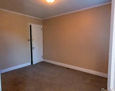 335 Stuart Avenue - Photo Thumbnail 10