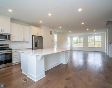 138 Ada Hightower Avenue - Photo Thumbnail 6