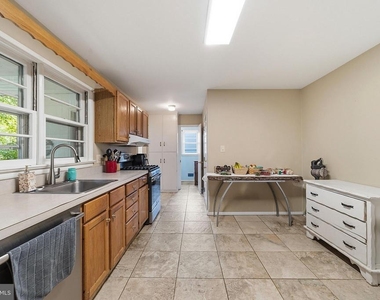 292 Glenn Ave - Photo Thumbnail 8