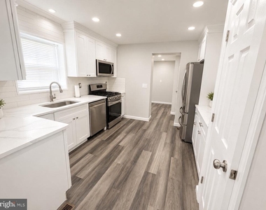 383 Johnson Avenue - Photo Thumbnail 7