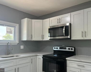 32 Edgewater Avenue - Photo Thumbnail 4