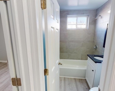 910 Gateway Boulevard - Photo Thumbnail 6