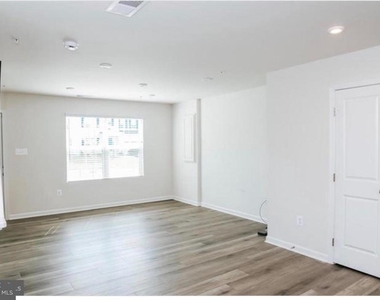 118 Charlotte Street - Photo Thumbnail 7