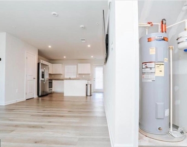 118 Charlotte Street - Photo Thumbnail 4