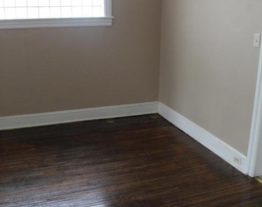 112 E Washington Street - Photo Thumbnail 5