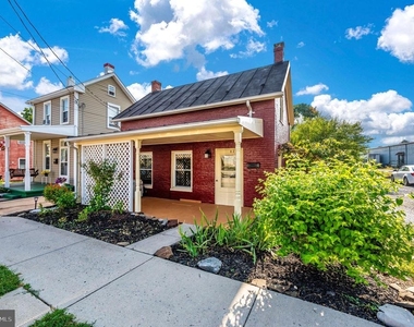 828 S Potomac Street - Photo Thumbnail 2