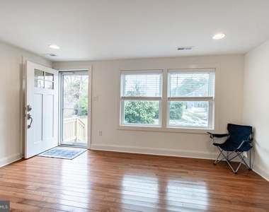 101 Brooks Lane - Photo Thumbnail 8