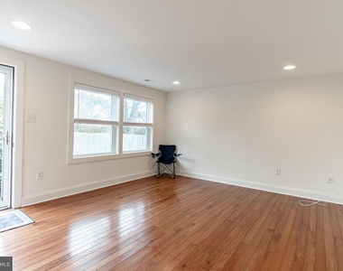101 Brooks Lane - Photo Thumbnail 9
