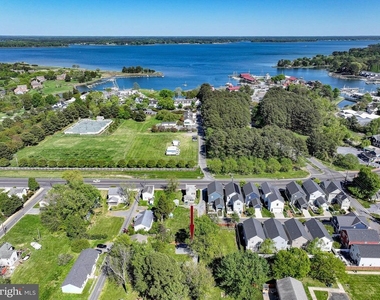 101 Brooks Lane - Photo Thumbnail 4