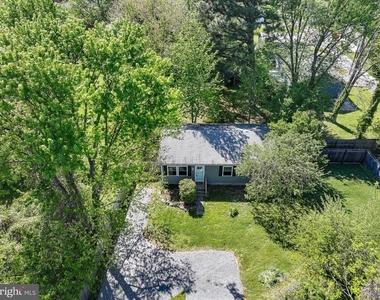 101 Brooks Lane - Photo Thumbnail 6