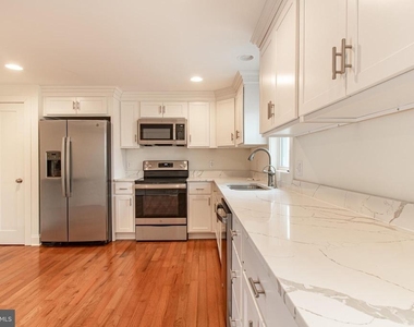 101 Brooks Lane - Photo Thumbnail 11