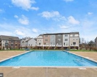 3450 Toledo Terrace - Photo Thumbnail 9